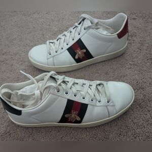 Women's Gucci Bee sneakers size 6.5
